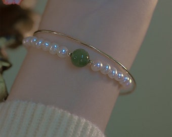 Genuine Hetian Jade and freshwater pearls beads charm bracelet. Lucky Jade bracelet. Good lucky gold beads bracelet. Green Jade jewelry.