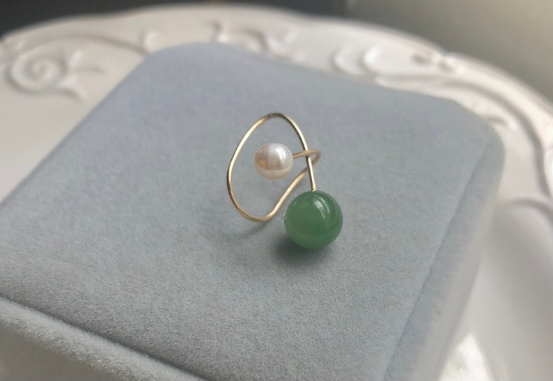 Natural Hetian Jade freshwater pearl clip-on/ear cuff. No pain Jade ear clip. comfortable Non pierced ear clip. dainty minimalist ear cuff. green jade&pearl