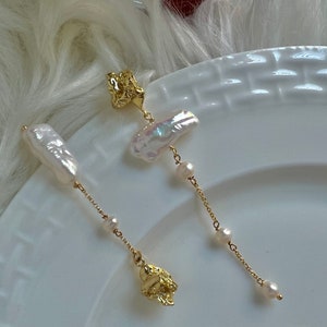 Baroque pearl nugget asymmetry earrings. Boho earrings. Real keshi pearl earrings. Bridal earrings. Unbalanced earrings.