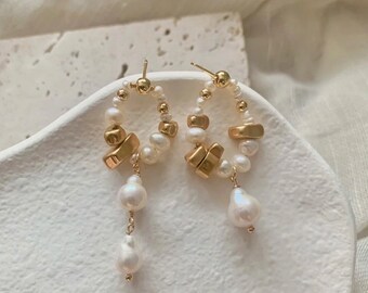 14K gold filled freshwater pearl asymmetric dangle earrings. Mismatched baroque pearl earrings. Dainty pearl hoop earrings. Gift for her