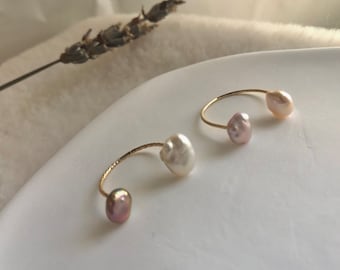 14K gold filled double baroque keshi pearl ring cuff. Minimalist pearl ring cuff. Dainty freshwater Pearl ring cuff. Gift for her