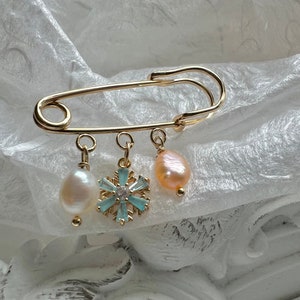 High quality luster Freshwater baroque pearl Safety pin brooch. Dangle zircon pin brooch.18K gold plated genuine pearl pin. Bridesmaid gift.
