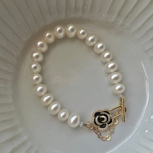 Freshwater pearl rose clasp bracelet. Boho pearl bracelet. June birthstone. High luster pearl bracelet. Minimalist bracelet.