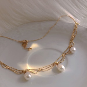 Dainty wave layer chain freshwater pearl necklace. Freshwater pearl wedding necklace. Elegant lace necklace. Wedding necklace