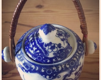 China blue & white willow pattern sugar pot