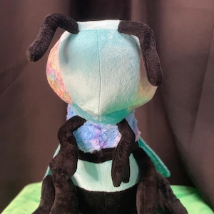 Nacreous the Bee