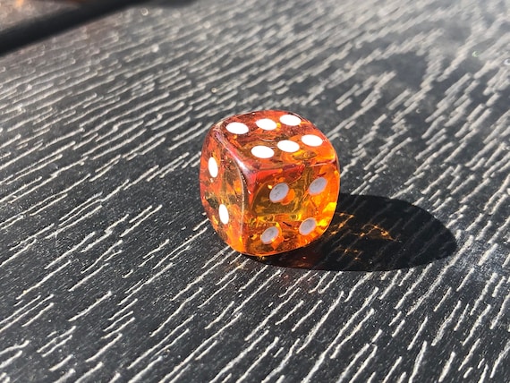 Amber dice. 15x15mm. Light maple color. Hand work. Gambling dice. Regular classic size.