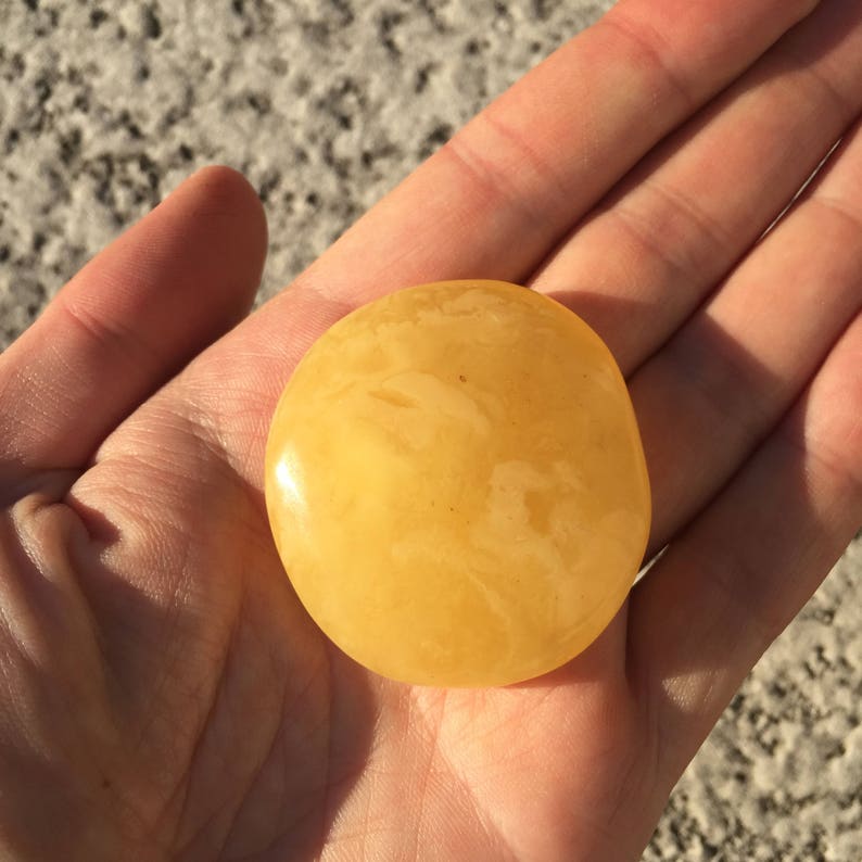 100/% Natural Baltic stone Premium quality 18.8gr Amber stone 4.81cm diameter Amber stone.
