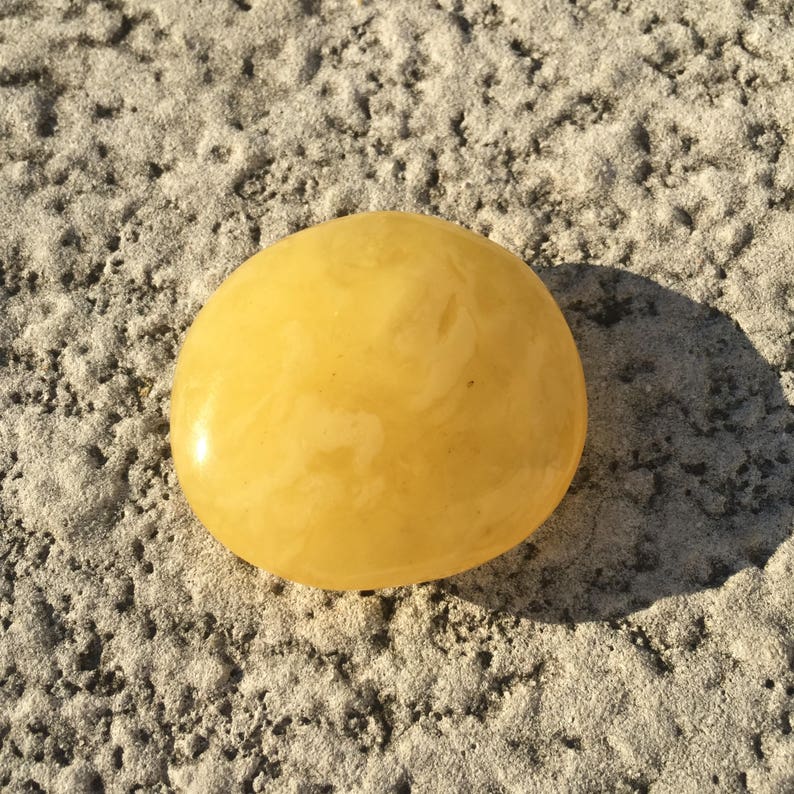 100/% Natural Baltic stone Premium quality 18.8gr Amber stone 4.81cm diameter Amber stone.