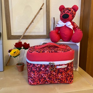 Beauty case con stampa di piccole bacche