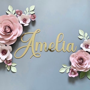 Conjunto de decoración infantil con flores de papel: Letrero dorado con nombre, Flores para bebé niña
