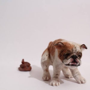 FABRICATION SUR COMMANDE Ooak Miniature Dollhouse Bulldog anglais et caca par Malga par