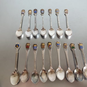 Vintage set van 16 souvenir verzilverde lepels collectible Zweden / verzilverde lepel geëmailleerd handvat