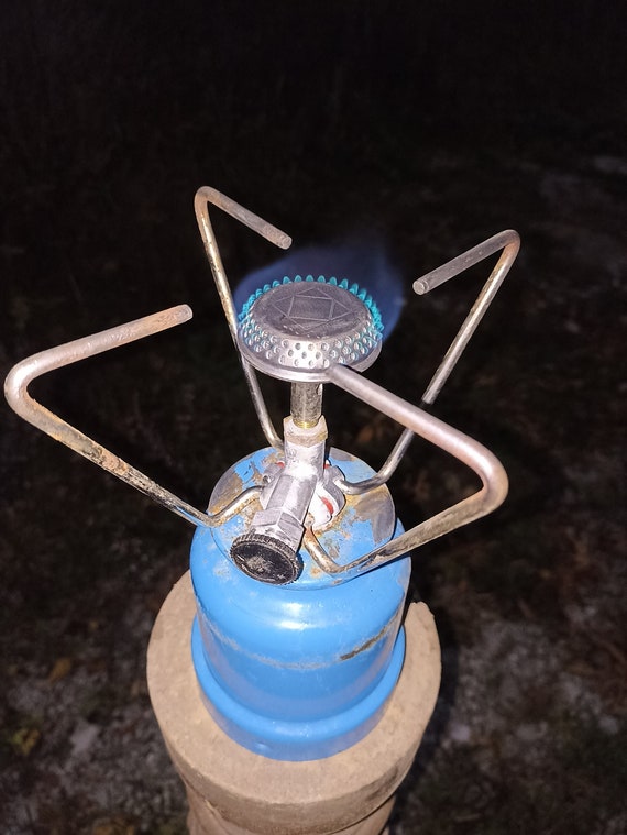 Estufa de gas butano Camping Gaz Super Bleuet original vintage con tapa en  buen estado de funcionamiento. -  España