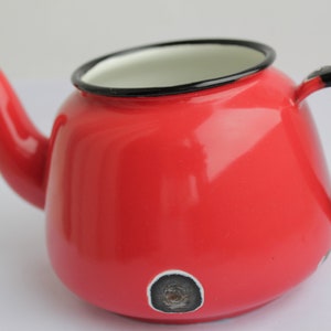 Vintage Mid Century schwedische rote Emaille Teekanne Kockums klein 0,6 L (20 Fl Oz)