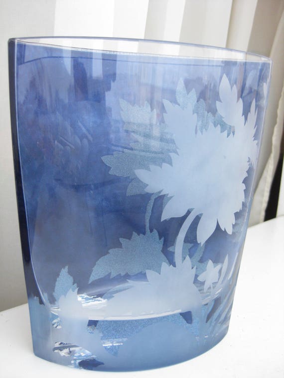 Vintage 2006 Signed Art Glass Swedish Steninge Slott Vase Leaves