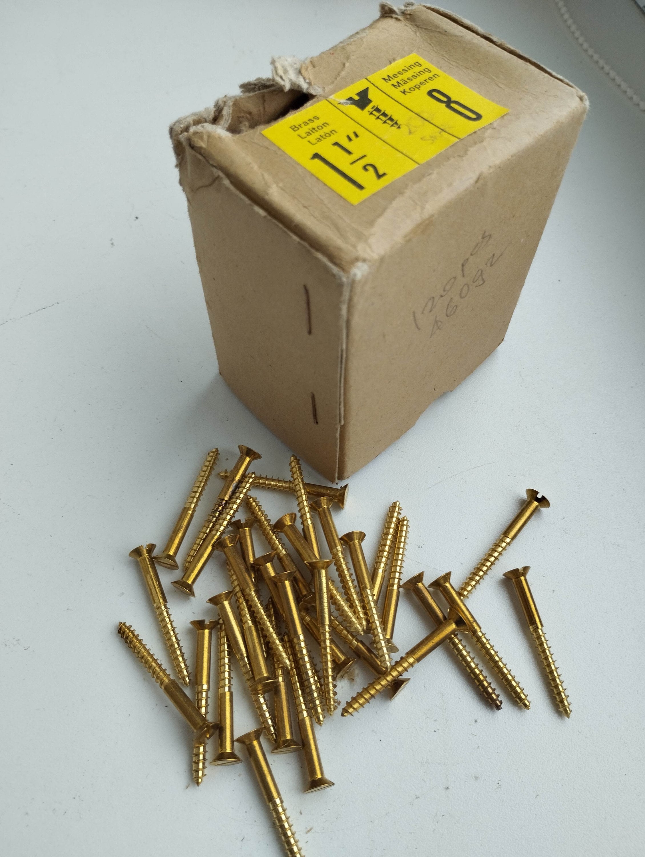 Lot of 100  Vintage Brass Wood Screws Reg SLOTTED FLAT HEAD Length 2"