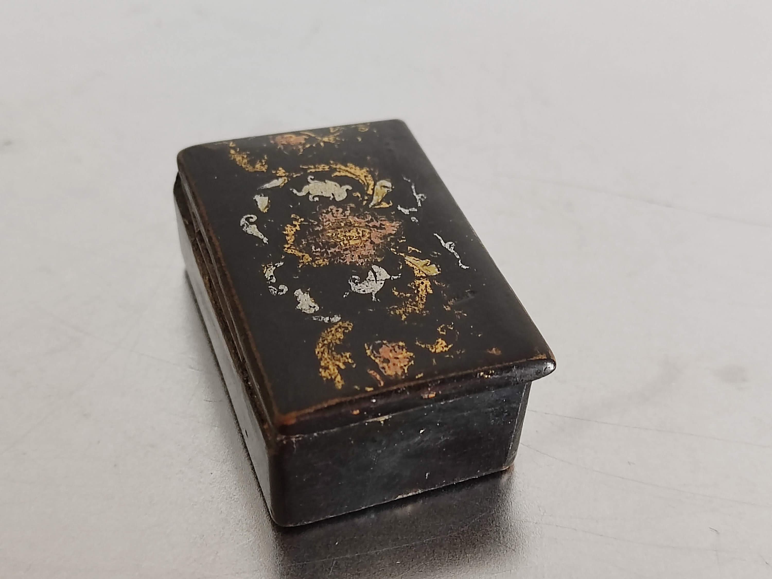 アンティーク 19 世紀 木製嗅ぎタバコ入れ 彫刻入り - Etsy 日本