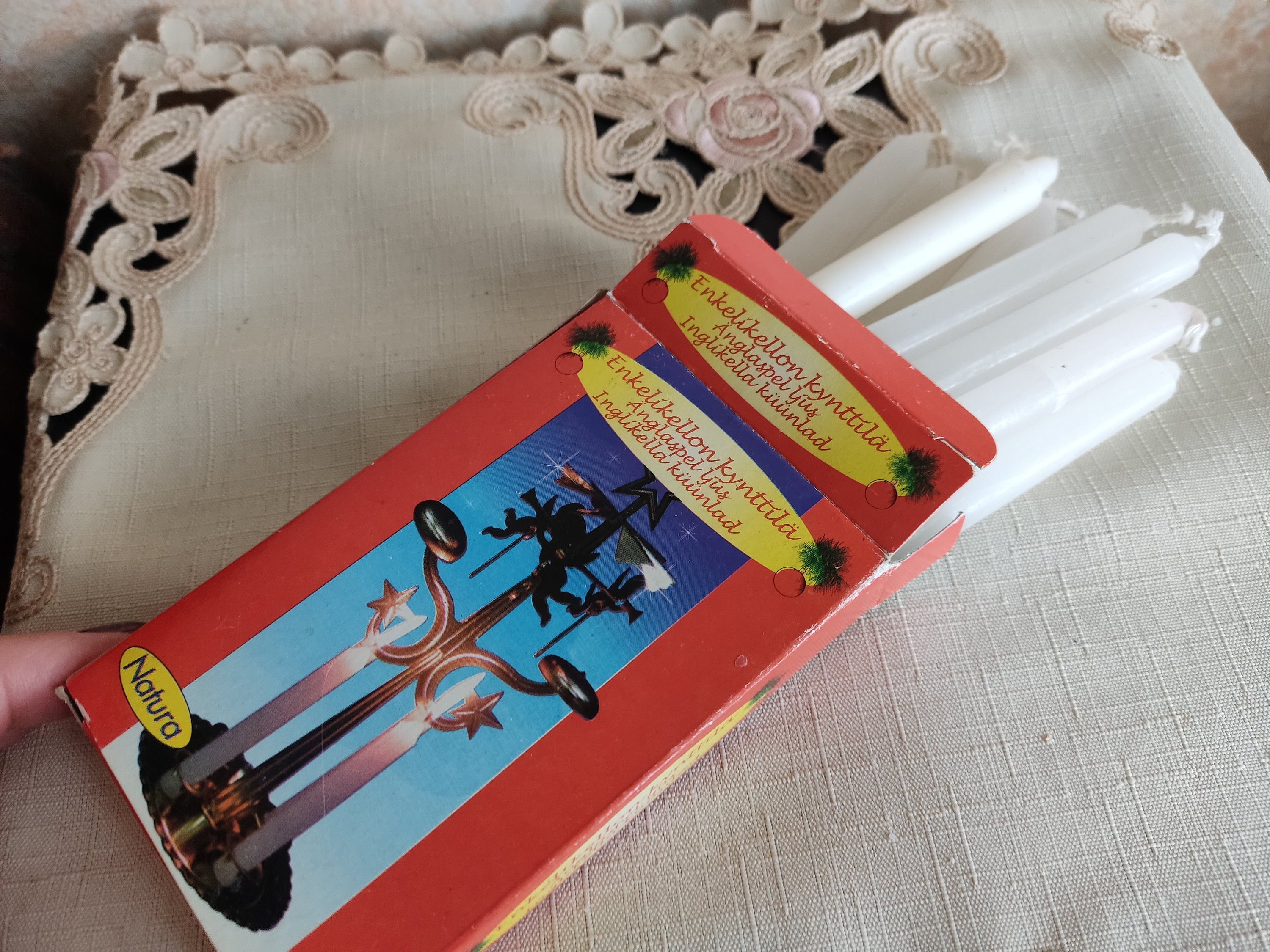 Vintage White Christmas  Candles 12 pcs in pakk a suitable size to use, e.g. Angel Bell