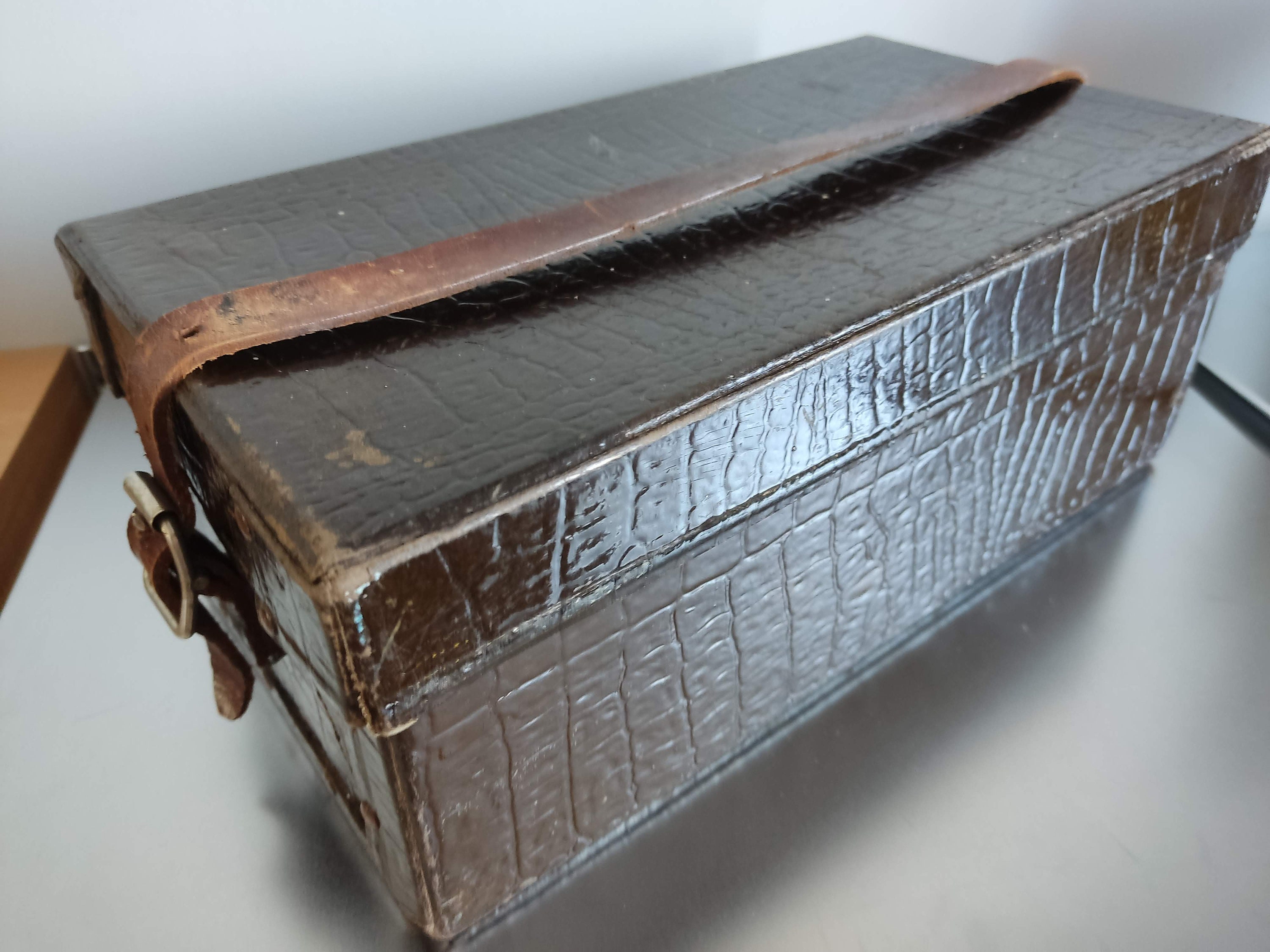 アンティークブラウンクロコダイルテクスチャ段ボール長方形ボックス