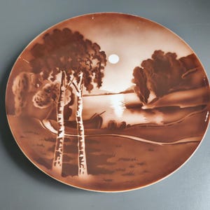 Prato de parede antigo Villeroy & Boch Mettlach 2308, 30 cm, paisagem em tons sépia, cerâmica artística alemã, decoração de parede antiga.