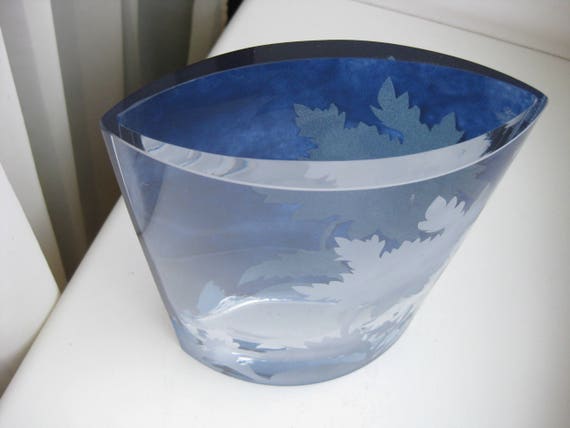 Vintage 2006 Signed Art Glass Swedish Steninge Slott Vase Leaves