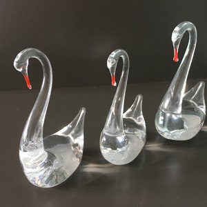 Set of 3 Clear Glass Swans Vintage Solid Glass Elegant Swan Wedding Figurine Collectible glass Transparent Swan Table Decor Housewarming