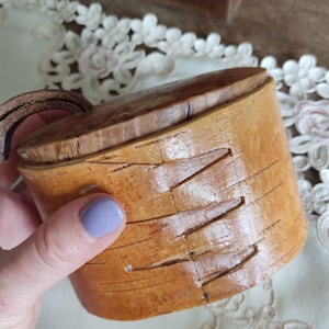 Vintage Swedish CURLYBIRCHWOOD Handcrafted Handmade steam bent wood casket Tina Svepask box Leather handle  folk art box  Swedish handicraft