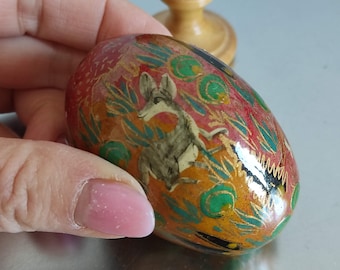 Vintage pintado a mano decorado bosque animal huevo de madera laca brillante con soporte de huevo