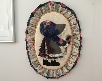 Stof Picture Textile Art, Wall Decor, Kinusaiga, Kwekerij Decor, Meisje met bloemen Picture / Craft Foto gemaakt van gerecyclede kleding