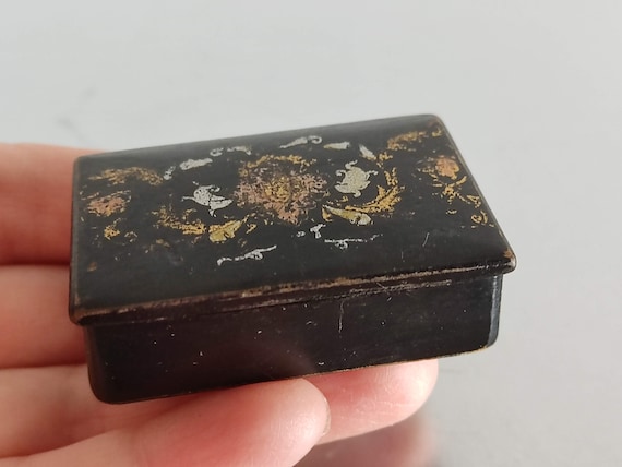 アンティーク 19 世紀 木製嗅ぎタバコ入れ 彫刻入り - Etsy 日本