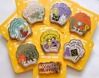Pines esmaltados de libros mágicos de magos