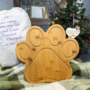 Personalized Pet Paw Print Bamboo Cutting and Serving Board Gift