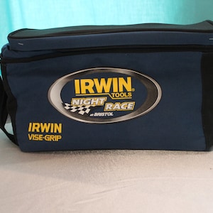Hora de la cerveza, hora del almuerzo, iglú de lados blandos Sportsman, herramientas Irwin, carrera nocturna en Bristol, Irwin Vise-Grip, le encantará.
