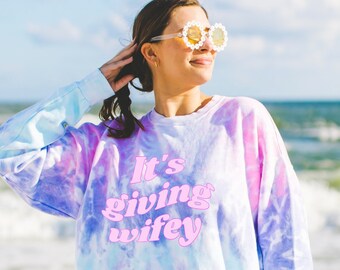 Its giving wifey, Gift for Bride, Funny Bride Shirt, Newlywed Gift, New Wife Shirt, Engagement Gift, Its Giving Wifey, Retro Bride Shirt