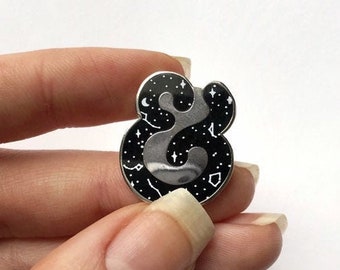 Emaille pin, ruimte pin, sterren pin, harde emailpin, designer pin, Cloisonné Emailpin, Type Pin, Gift for Her, Constellation Pin, Black Pin