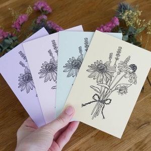 Buquê de flores em cartão dobrável com estampa linóleo, impresso à mão com envelope em tons pastel • DIN A6