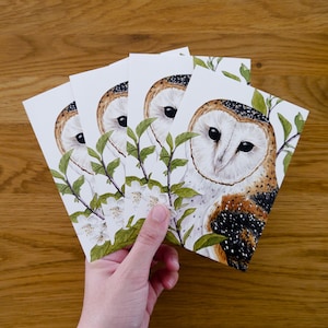 Quatre cartes postales de chouette effraie « Lilith » • DIN A6 • Ensemble de cartes postales avec un dessin d'une chouette effraie avec des feuilles et des fleurs