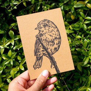 Carte postale en carton kraft oiseau rouge-gorge, imprimée à la main • DIN A6