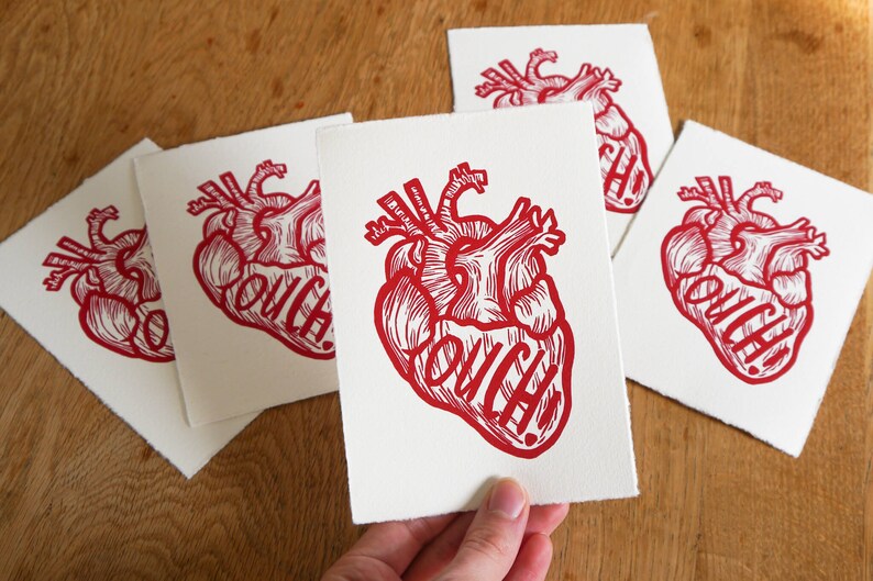 Linoprint red heart anatomical OUCH DIN A6 postcard format 10.5 x 14.8 cm image 4