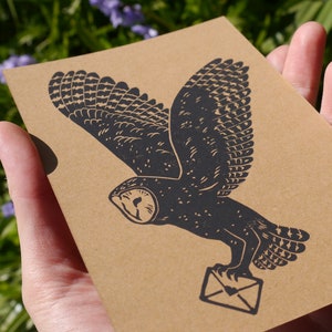 Carte postale en carton kraft hibou avec lettre, imprimée à la main DIN A6 image 3