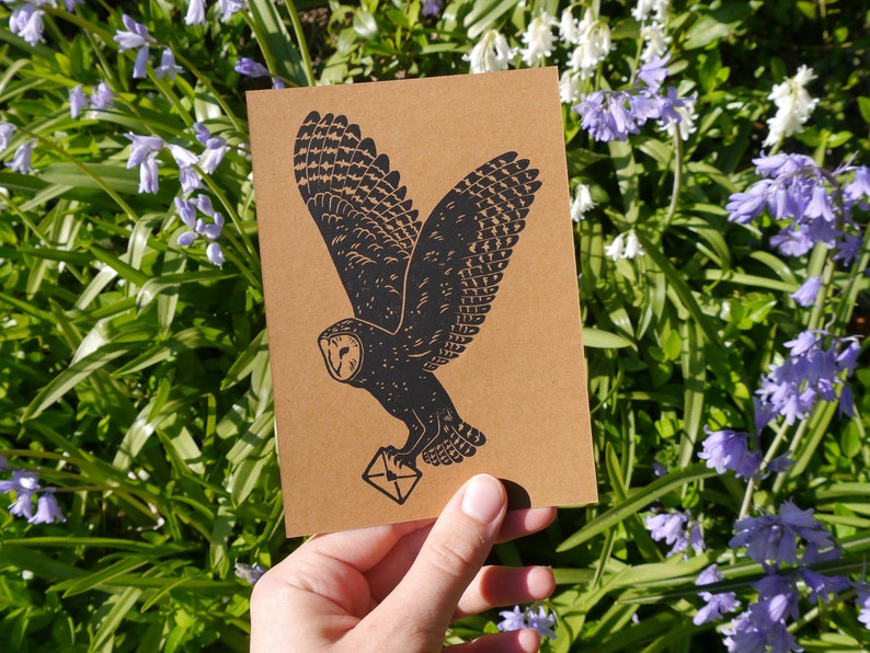 Carte postale en carton kraft hibou avec lettre, imprimée à la main DIN A6 1 Karte