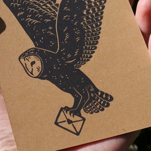 Carte postale en carton kraft hibou avec lettre, imprimée à la main DIN A6 image 4