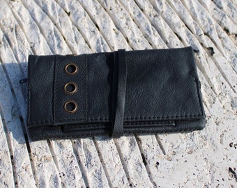 portatabacco in pelle con borchie