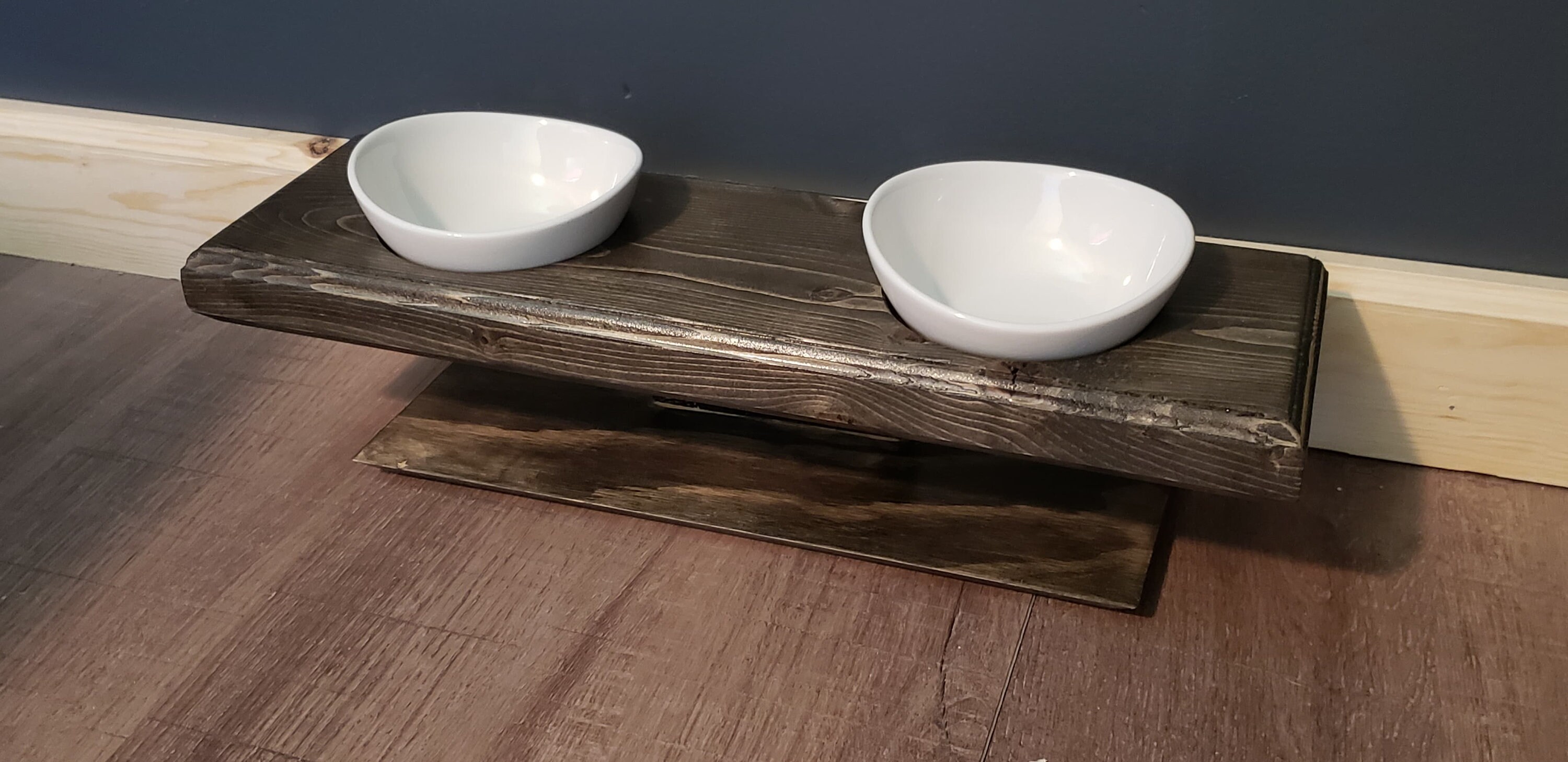 dog dish holder
