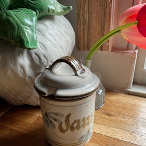 Jam pot