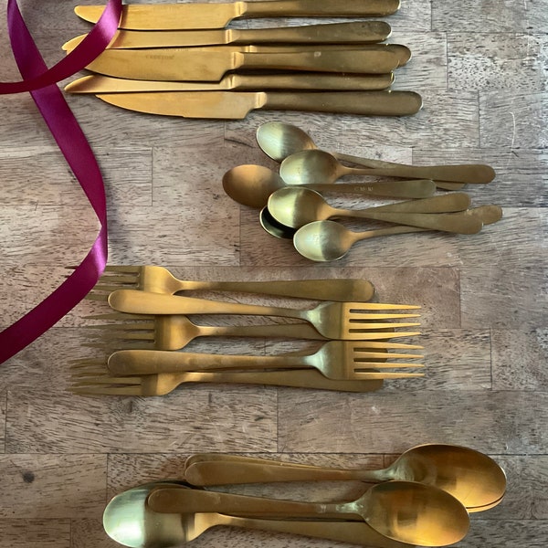 Gold cutlery set