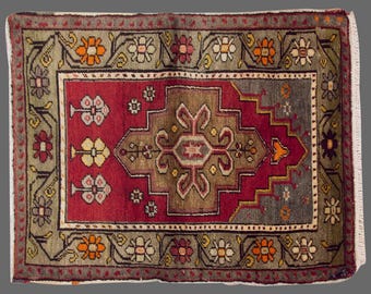Vintage Turkish Rug: Crimson Floral Medallion, 3x4 ft, Handwoven Wool