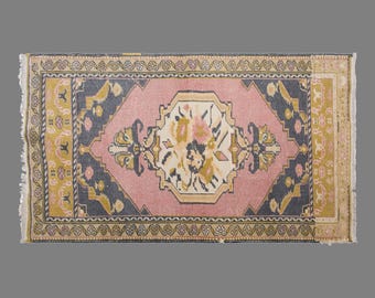Vintage Turkish Prayer Rug, 2.5 x 4.1 ft, 76 x 125 cm, Handwoven Wool Mihrab Rug