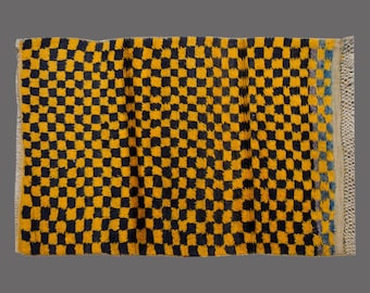 Vintage Turkish Wool Shaggy Rug: Bohemian Beni Ourain Style (3'6"x4'9")
